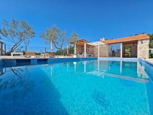 Flamingo - House with private pool