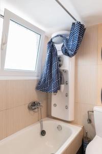 Apartment with terrace in Piraiki