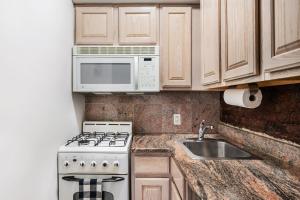 350-1A Gramercy New 1BR Sleeps4 Newly Furnished