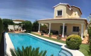 Traumvilla Segaria in Els Poblets-Denia-Alicante, 165m2 mit grossem Pool, 900m2 Parkgrundstück - Miraflor