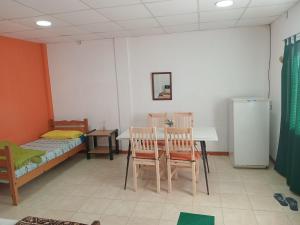 Monoambiente con TV y Heladera