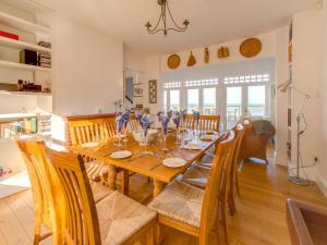 5 Bed in Seaview 93445