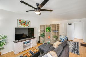 2 Mi to Ocean! Executive-Style Oasis in Long Beach