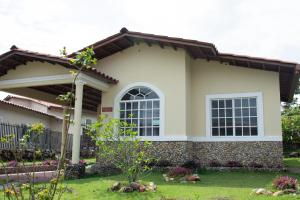 Casa estilo cabaña “Villa Sol” en Alto Boquete