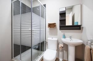 Triana 103 Rooms & Suites