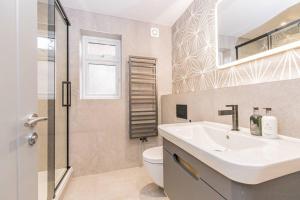 Flat 1, 161 Crescent Road Luxury Apartment