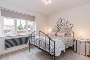 Flat 1, 161 Crescent Road Luxury Apartment