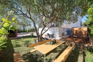 Apartment Pantalon, big terrace and free parking
