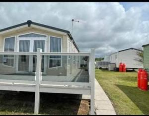 LUXURY CARAVAN! ORCHARDS, Trecco Bay Holiday Park!