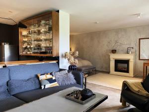 Exklusiver Souterrain - zentral, ruhig mit großer Terrasse, Bergblick und privaten Sauna zzgl