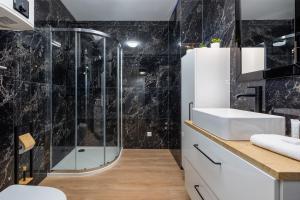 Stylowy Apartament Blisko Morza z Parkingiem Zielona 3A by Renters