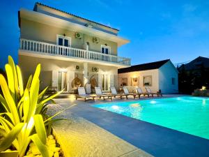 Villa Doma with private pool for up to 29 guests by DadoVillas
