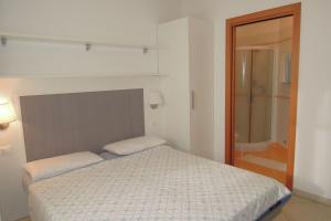 Modern apartment with swimming pool