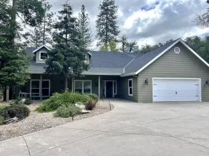 Sierra Summer House by Yosemite - Nipinnawasee