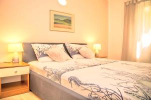 One-Bedroom Apartment with Balcony and Sea View room in Apartments Petranić