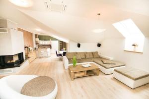 Glamorous Jacuzzi Loft Apartment with Roof Terrace