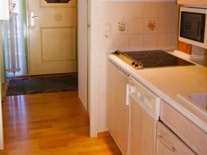 Sunny Stay with Mountain