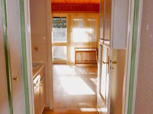 Sunny Stay with Mountain