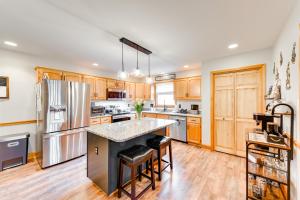 Pocono Lake House Hideaway Hot Tub and Theater Room