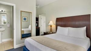 Classic Quadruple Room room in Crystal Bay Historic Hotel