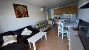 Enjoy the swimming pool and relax in Cap Salou