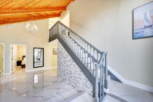 Luxury 5BR & 3BA Villa Walk to Hollywood Beach