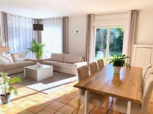 Villas Family home with fresh eggs & a large garden : photos des chambres