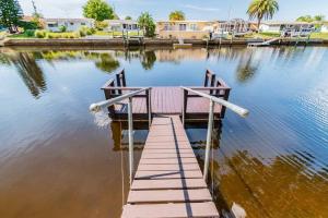 Coconut Cottage *Canal Front w/ Dock*