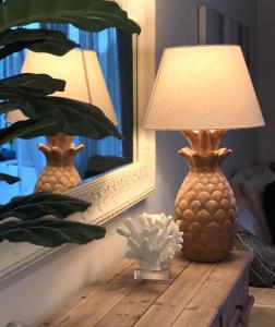 Top-floor beachside apartment with views