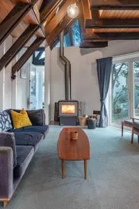 Mid-Century by the Beach - Diamond Harbour