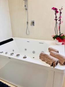 King Room with Spa Bath