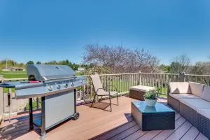 Prairie du Chien Home with Yard 3 Mi to River! - Декора