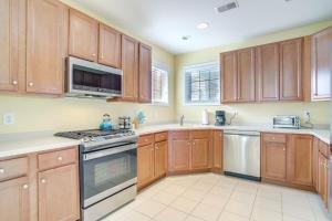 2 Mi to Rehoboth Beach Updated Condo with Pools