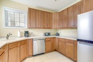 2 Mi to Rehoboth Beach Updated Condo with Pools