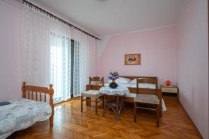 Double Room with Balcony and Sea View room in Apartments and rooms with parking space Zubovici Pag - 16063