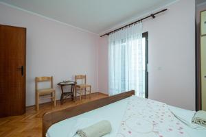 Apartments and rooms with parking space Zubovici, Pag - 16063