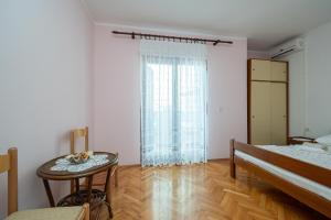 Apartments and rooms with parking space Zubovici, Pag - 16063