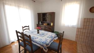 Apartments with parking space Njivice, Krk - 21869