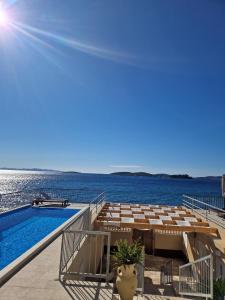Seaside family friendly house with a swimming pool Orebic, Peljesac - 23009