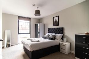 Prime Location 1 Bed Penthouse Apartment