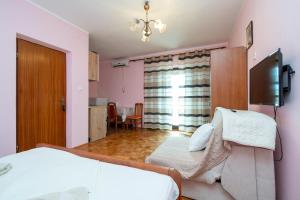 Apartments and rooms with parking space Zubovici, Pag - 16063