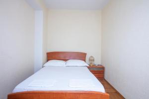 Apartments with parking space Pirovac, Sibenik - 22567