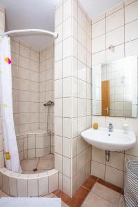 Apartments with parking space Pirovac, Sibenik - 22567