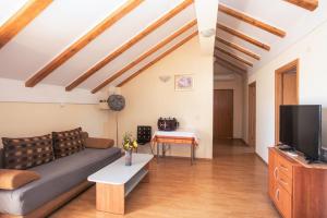 Apartments with parking space Pirovac, Sibenik - 22567