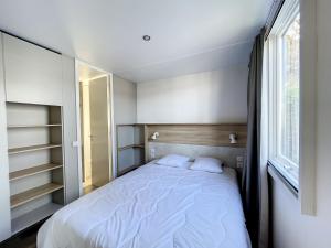 Mobil-home 3 chambres avec piscine chauffée, proche plage et commerces - FR-1-361A-16