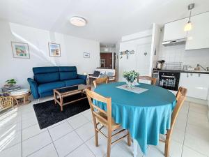 Appartements Charmant T2 avec double terrasse pres de la plage - Donville-les-Bains - FR-1-361-442 : photos des chambres