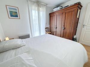 Appartements Charmant T2 avec double terrasse pres de la plage - Donville-les-Bains - FR-1-361-442 : photos des chambres
