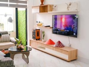Happiest Homestay 1 - Manor Crown Huế - Căn Hộ Gia Đình 3 Phòng Ngủ Tầng Cao, Bếp Đầy Đủ, Máy Giặt Sấy Riêng