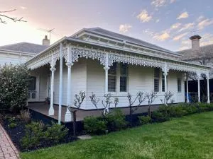 Camberwell's Lyrical Vintage Abode - 坎伯维尔