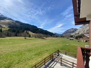 Charmant appartement 2 pièces avec balcon et parking - FR-1-692-99